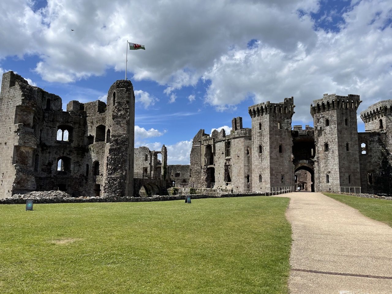 Raglan_Castle